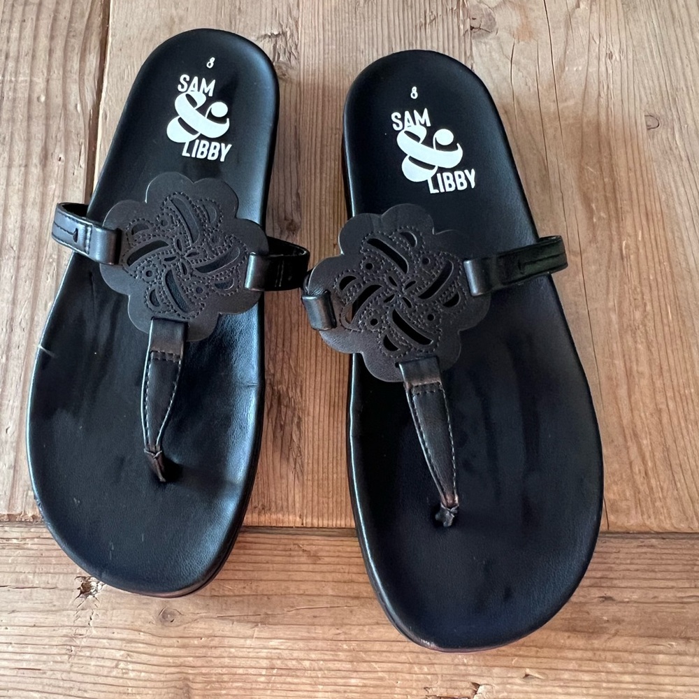 Sam & Libby Black Cutout Leather Thong Sandals
